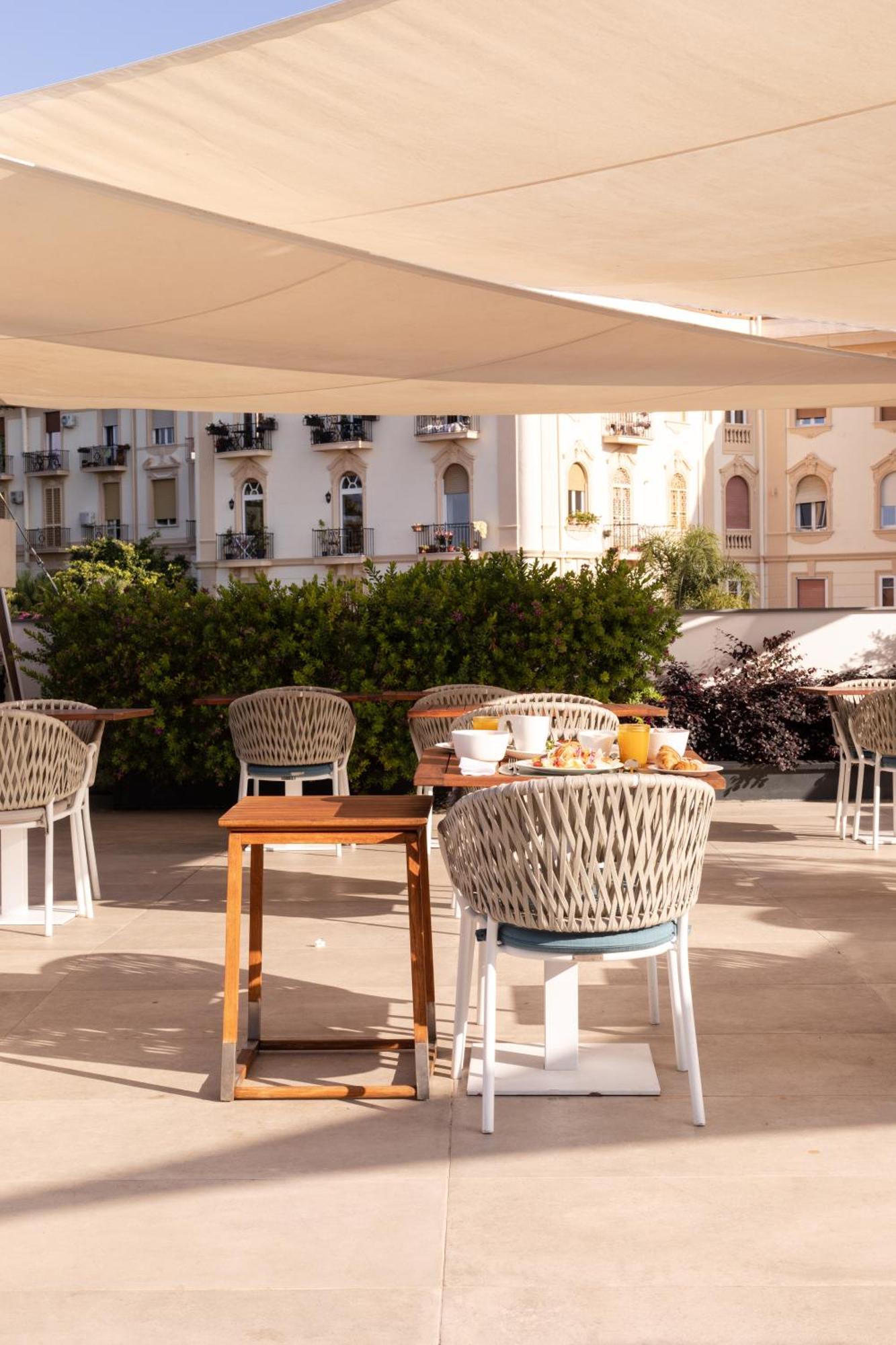 Hotel The Britannique Naples, Curio Collection By Hilton