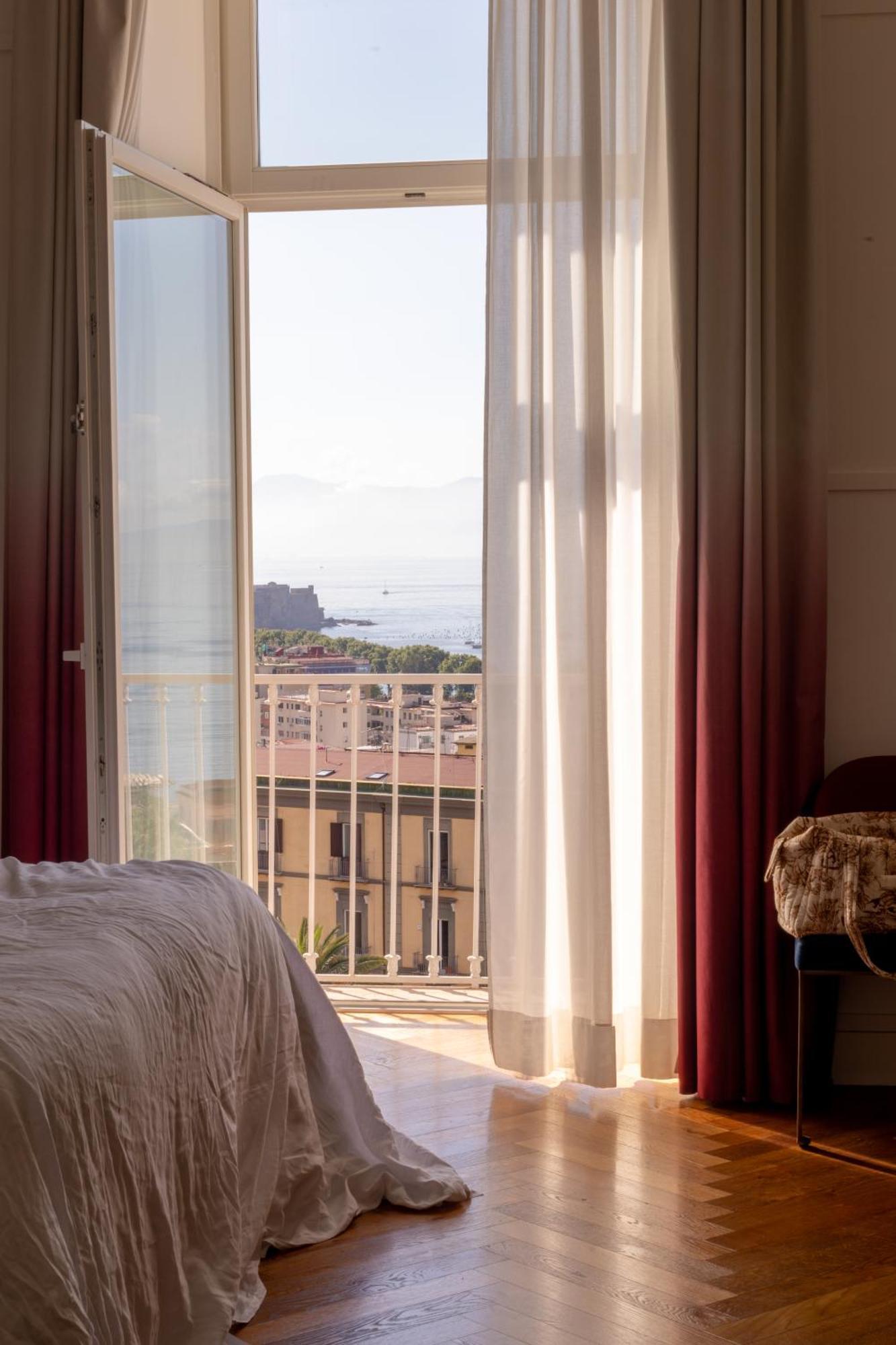 De Bonart Naples, Curio Collection By Hilton