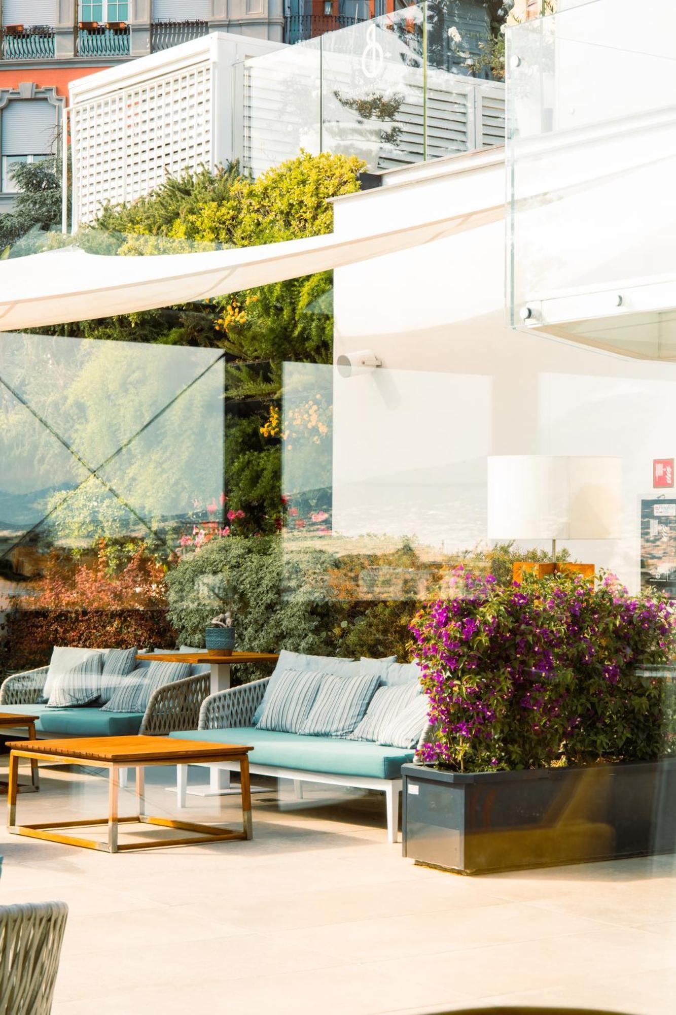 Hotel The Britannique Naples, Curio Collection By Hilton 5*