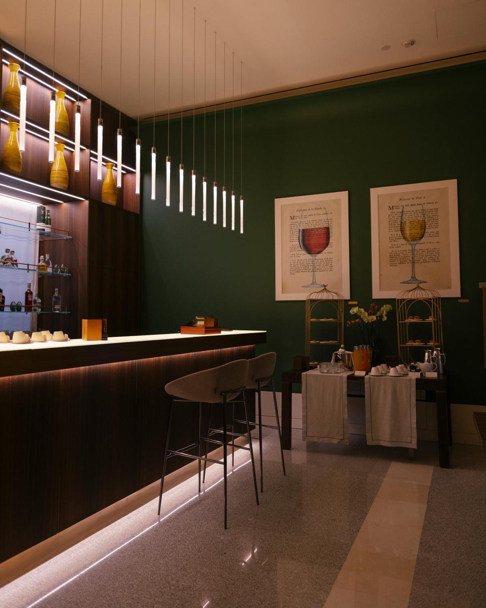 The Britannique Naples, Curio Collection By Hilton 5*