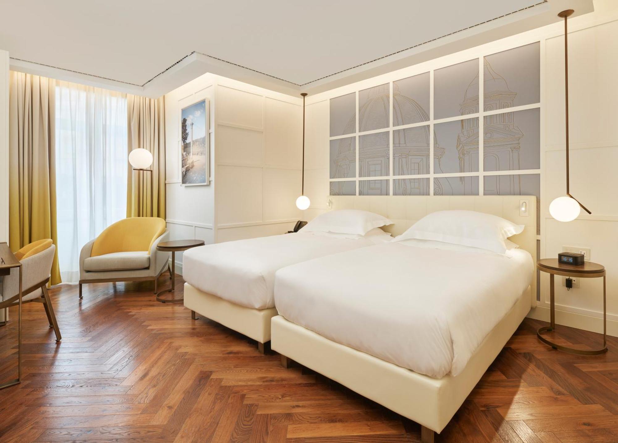 The Britannique Naples, Curio Collection By Hilton Hotel