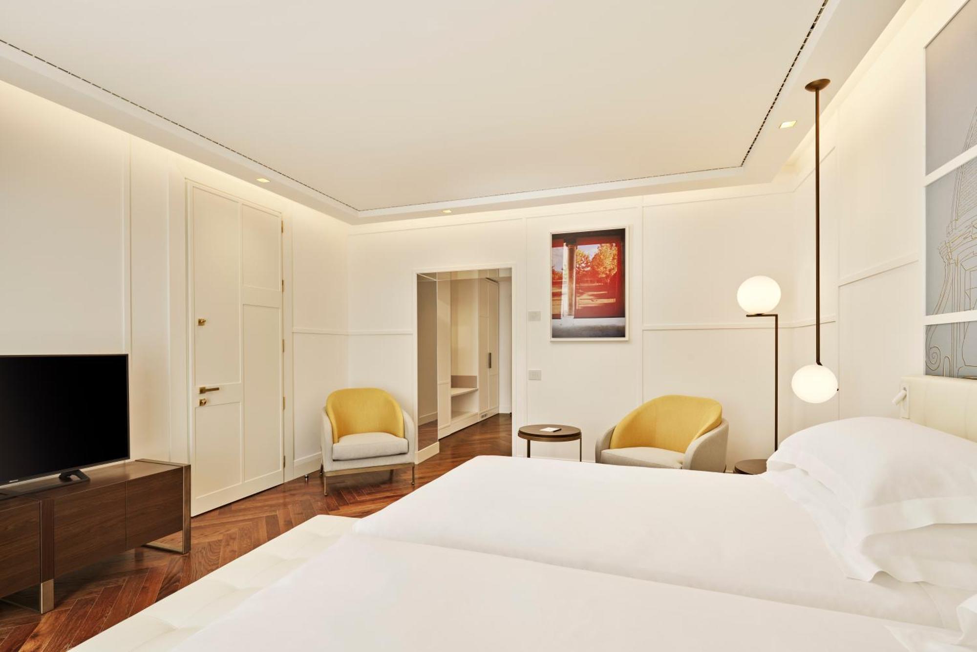 The Britannique Naples, Curio Collection By Hilton 5* Naples