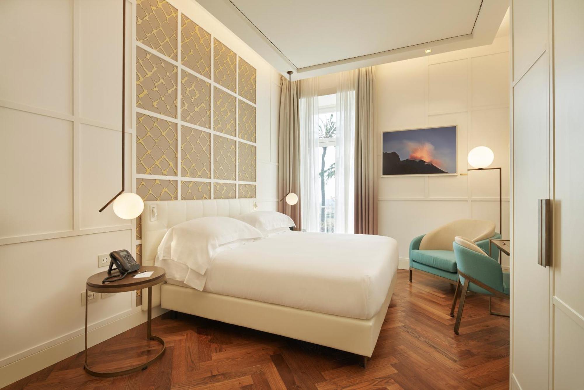 The Britannique Naples, Curio Collection By Hilton 5*