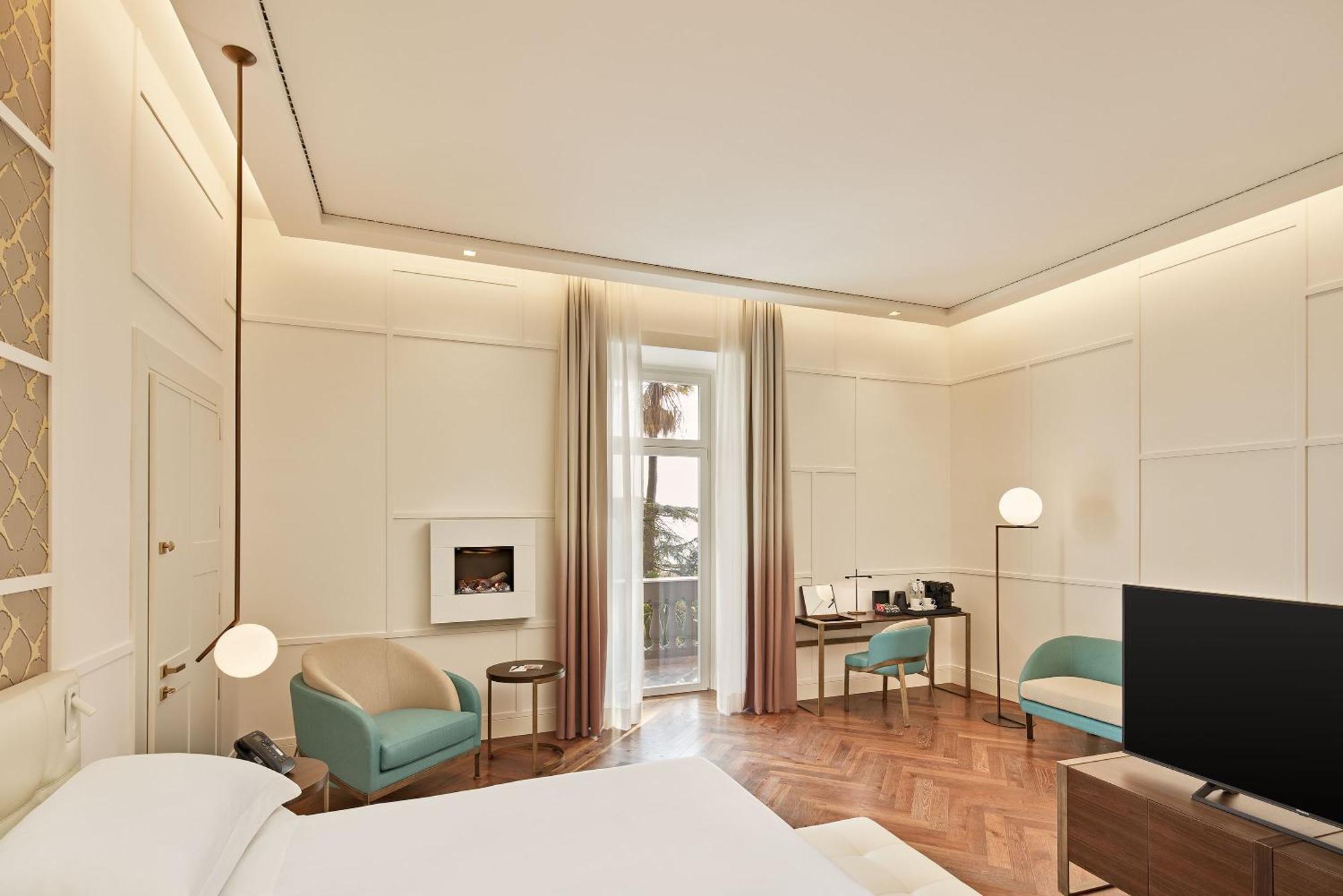 The Britannique Naples, Curio Collection By Hilton Hotel 5*