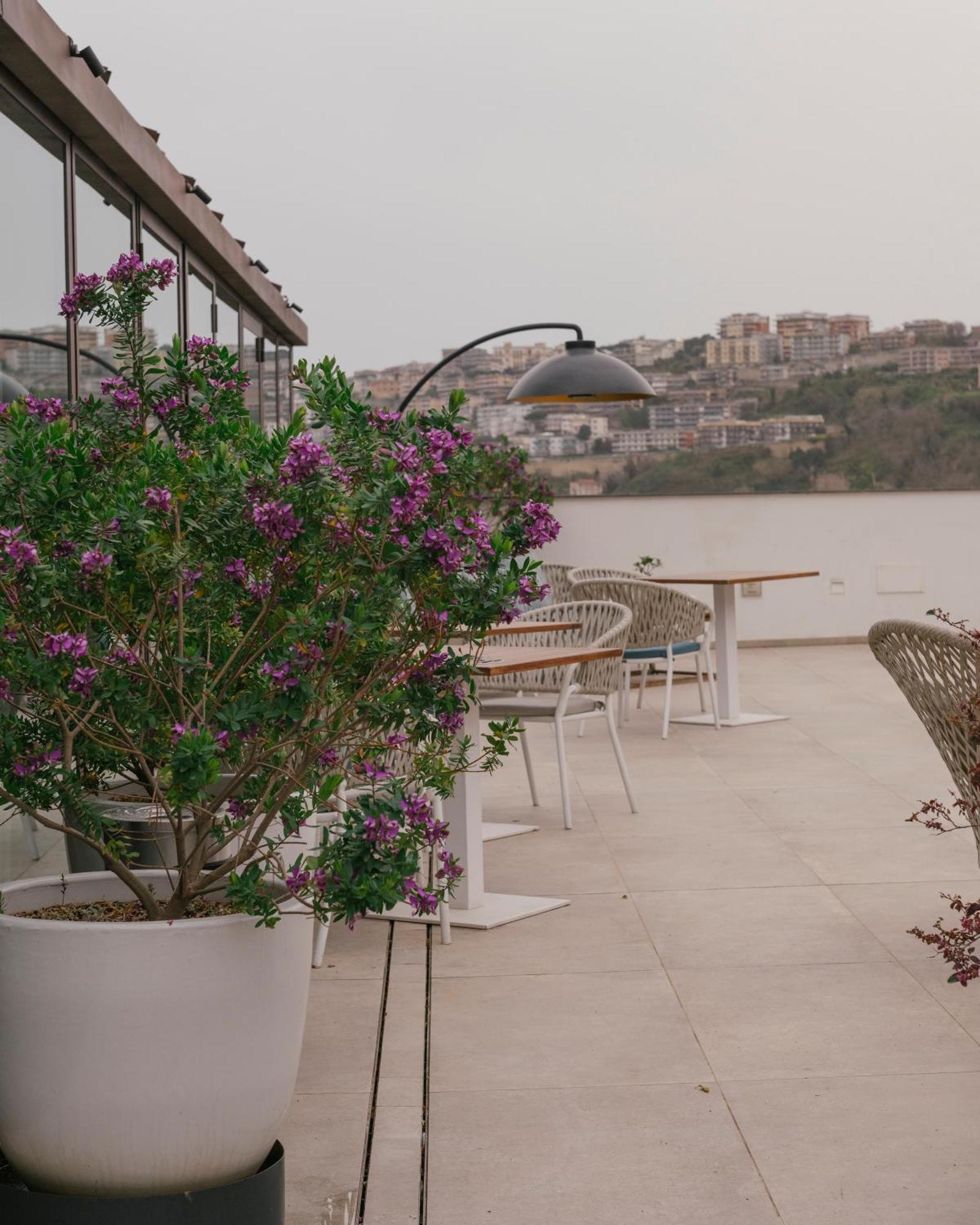 De Bonart Naples, Curio Collection By Hilton 5*