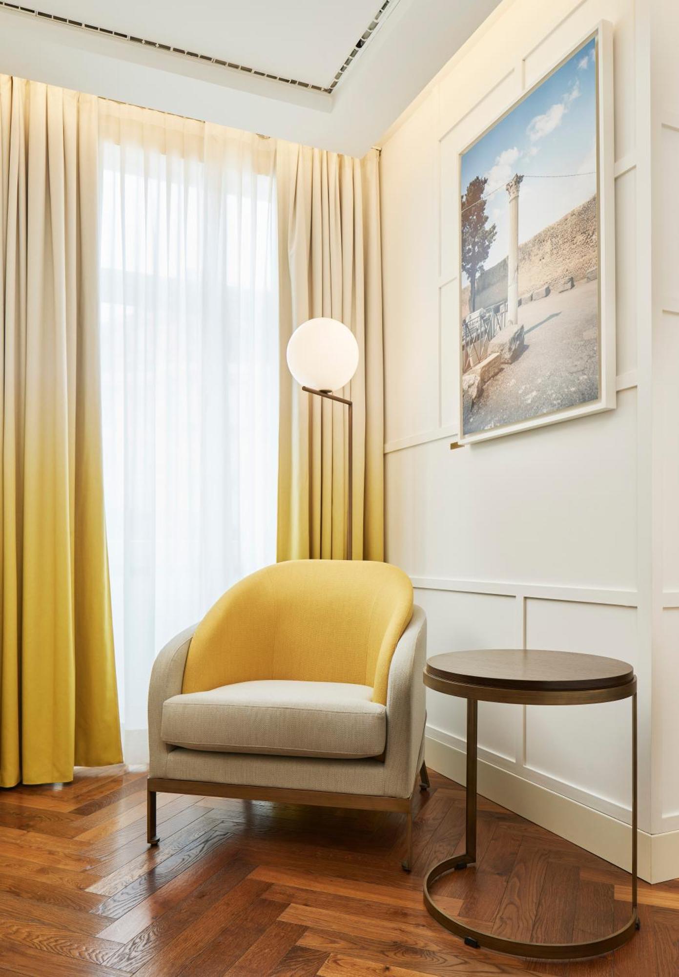 De Bonart Naples, Curio Collection By Hilton 5* Neapel